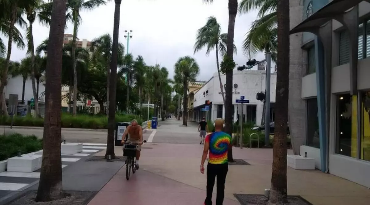 Măsuri împotriva atacurilor cu vehicule în Miami Beach. Mai multe bariere de beton, amplasate în oraș