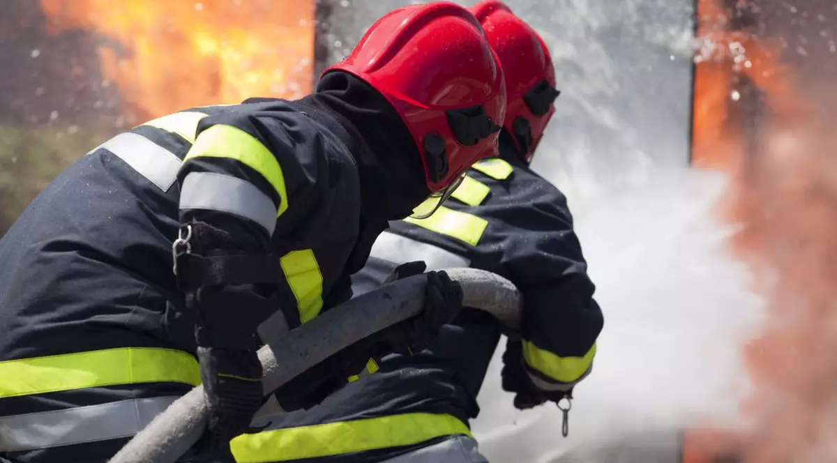 Incendiu la o şcoală din Argeş. Elevii şi profesorii au fost evacuaţi de urgenţă