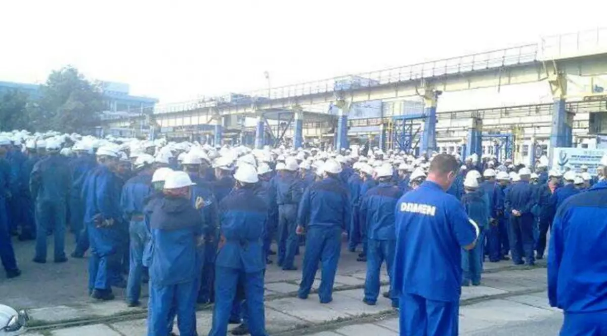 Protest la şantierul naval din Galaţi. Zeci de angajați au oprit lucrul