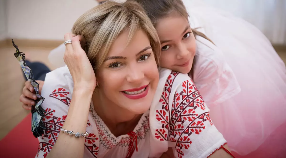 EXCLUSIV/ Roxana Ciuhulescu a fost cerută de nevastă! Fiica sa a spus și ea ”da”