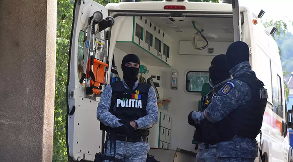 Spitalul din Reșița e păzit de mascați