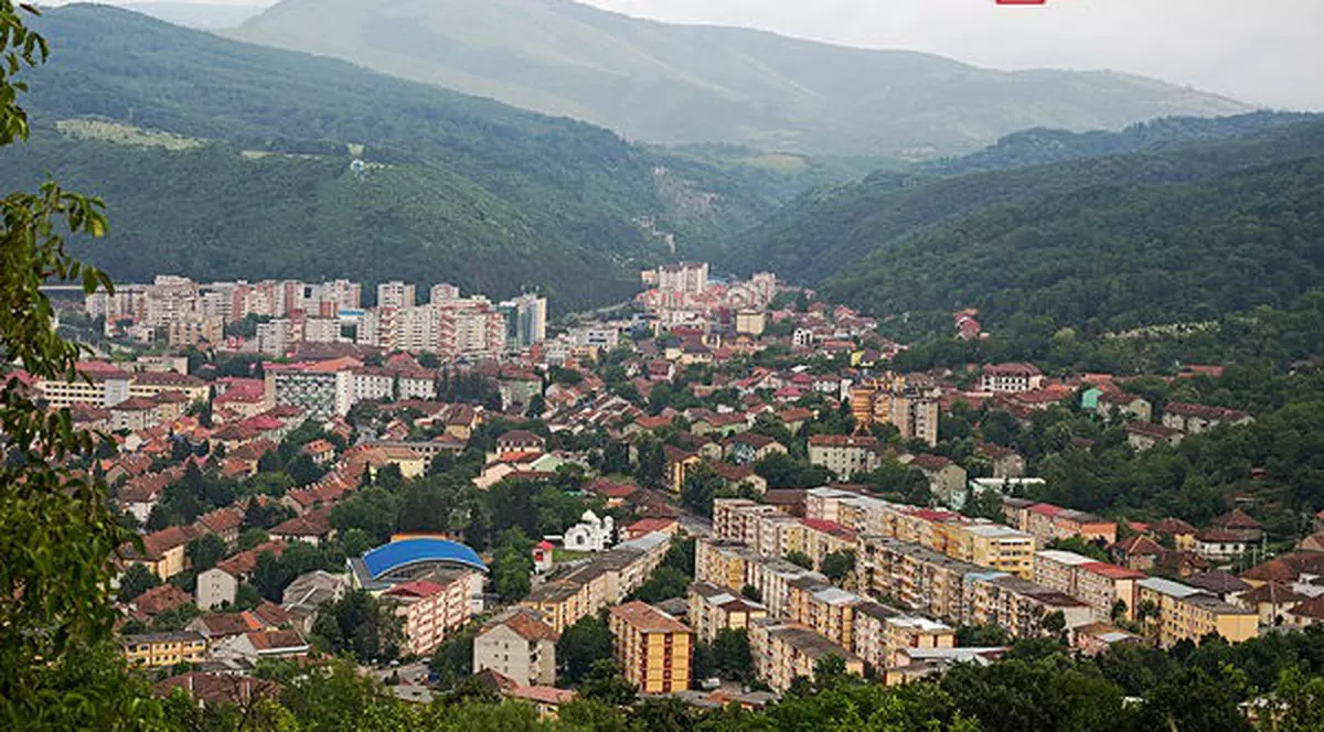 Reșița și Giurgiu se află pe primul loc în topul orașelor reședință de județ cu cele mai mici prețuri pentru locuințe