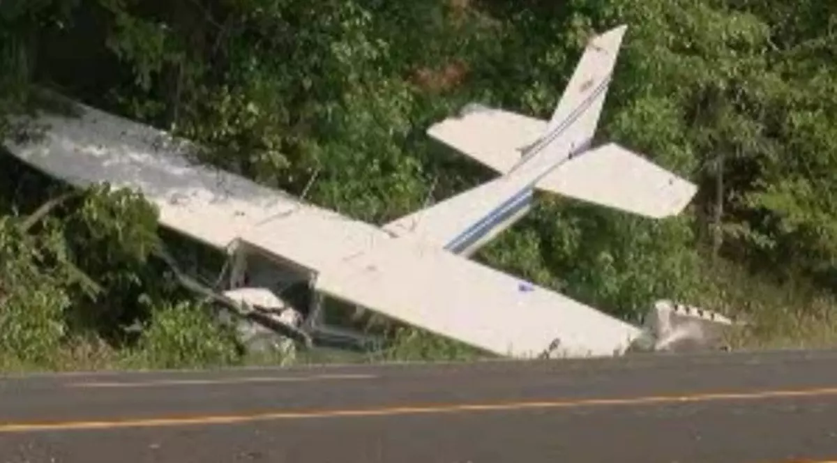 Avion uşor, prăbuşit în Franţa. Pasagerii au murit pe loc