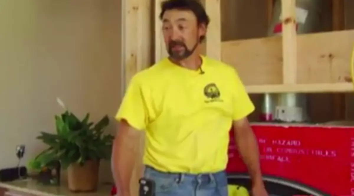 Un bărbat și-a înfipt din greșeală un cui de nouă centimetri în inimă. Apoi s-a urcat la volan și a mers la spital