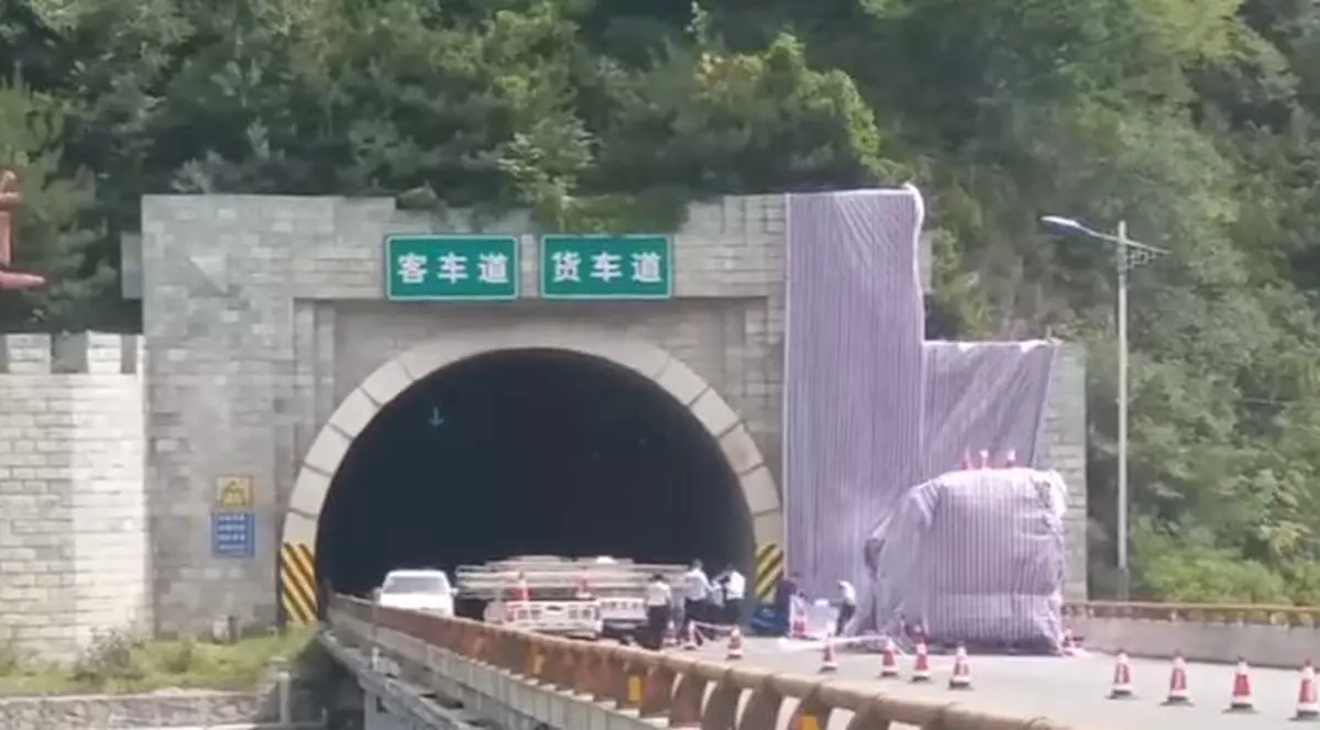 Accident grav în China. 36 de persoane au murit, după ce un autobuz s-a lovit de un zid/ VIDEO