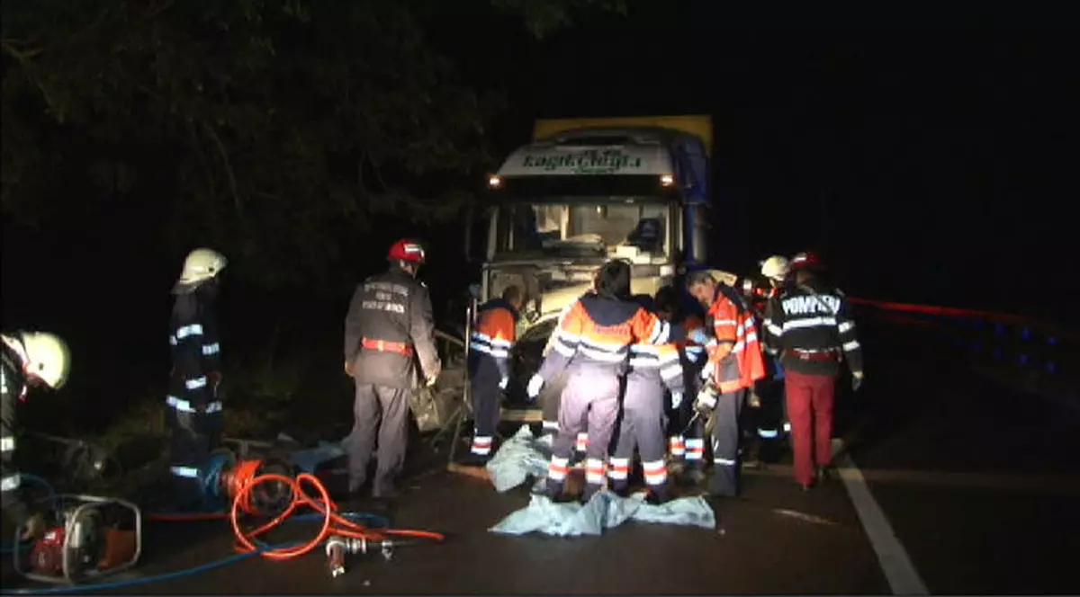 Trei persoane decedate şi alte trei rănite într-un accident rutier în Maramureș