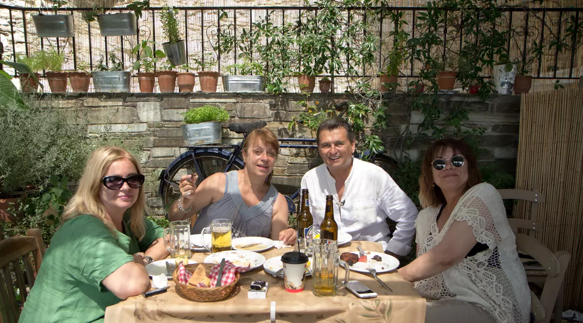 Nea Mărin le face probleme colegilor de la Aventură cu 4 stele. Un cameraman a fost înlocuit din cauza epuizării