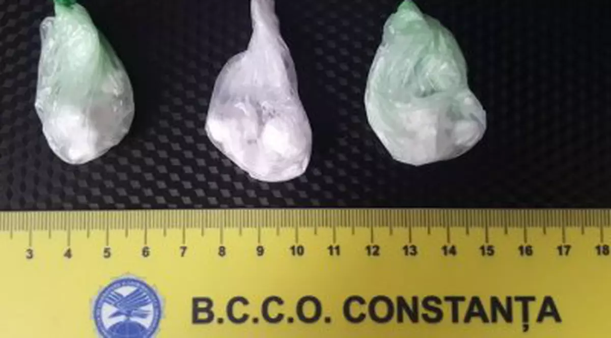 Dealeri de droguri prinși în flagrant