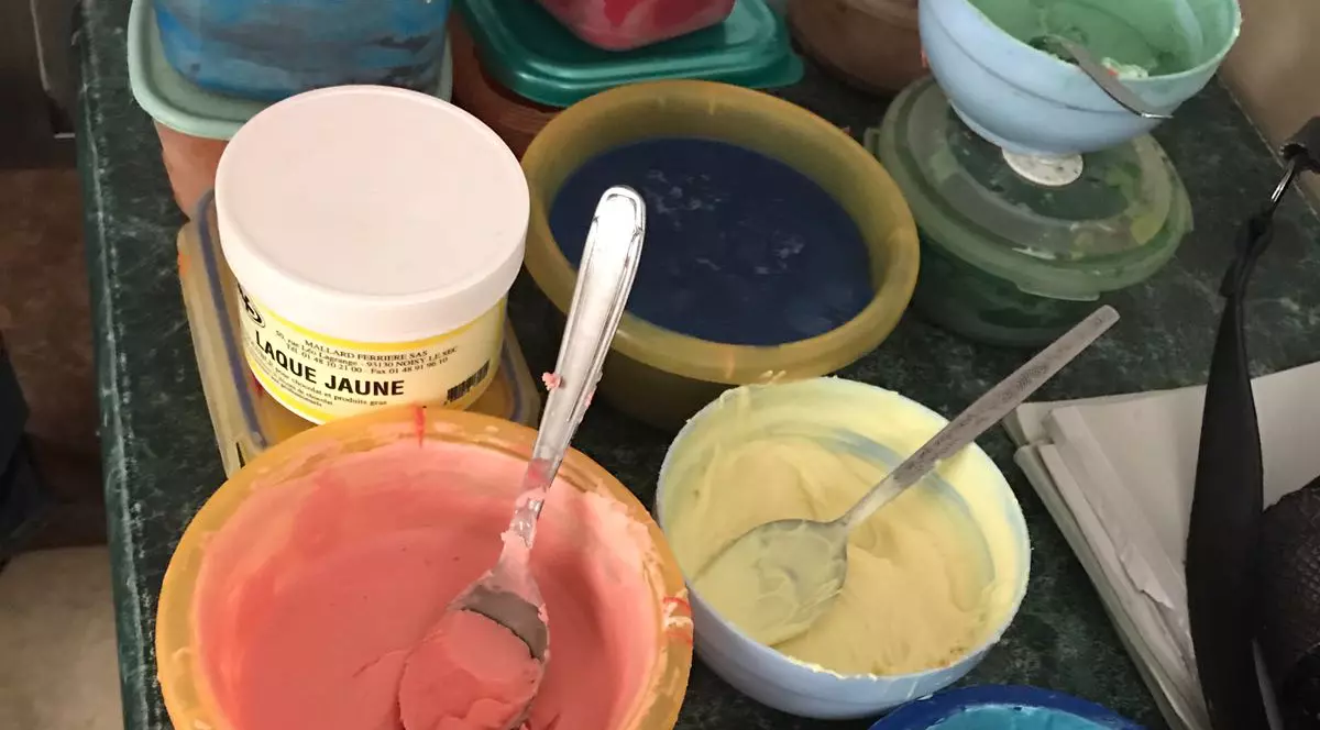 Coloranţi expirați de 16 ani