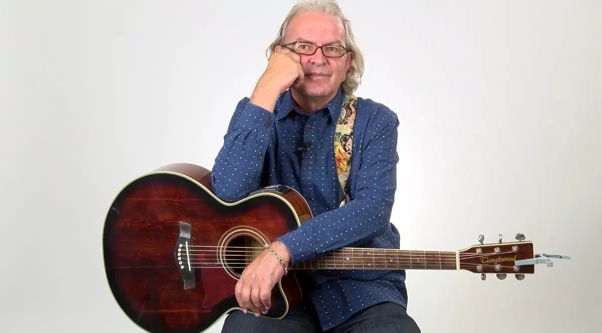 VIDEO EXCLUSIV | Ducu Bertzi a cântat live la Libertatea.ro. Niagara, nelipsită de lângă el