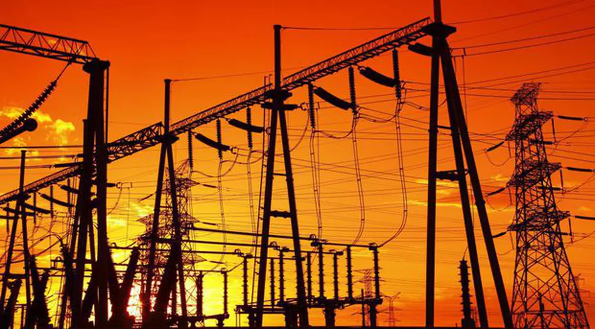 Companiile de stat, forțate să dea bani la buget. Banii obținuți de companiile de stat din scumpirea energiei și a gazelor se transformă în bani la buget. Stație electrică în amerg roșu