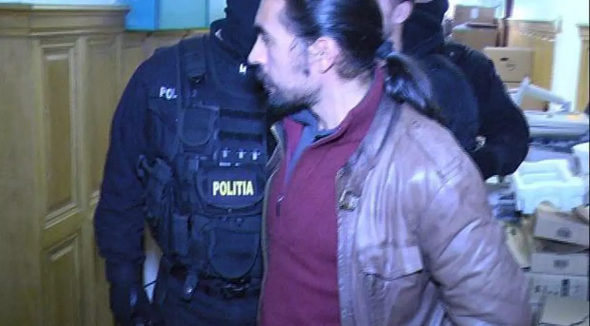 Asasinii șefului de post, ”spionați” în celulă. Anchetatorii au aflat așa misterul tăcerii în spatele căreia frații Tomoioagă s-au ascuns din momentul în care au fost capturați