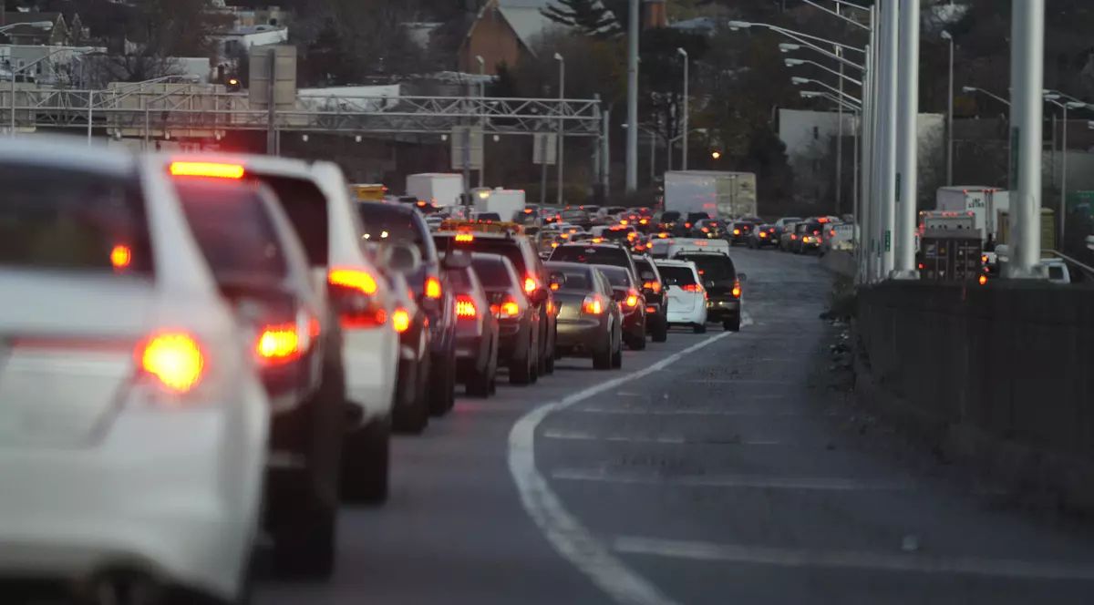 FOTO & VIDEO | Se întâmplă și în Occident. Șoferii străini pierd timp în trafic la fiecare minivacanță