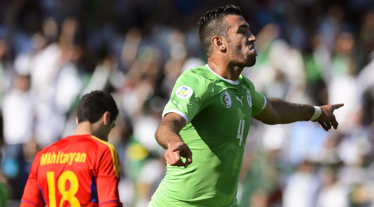 În disperare de cauză, FCSB l-a contactat pe fundașul central algerian Essaid Belkalem