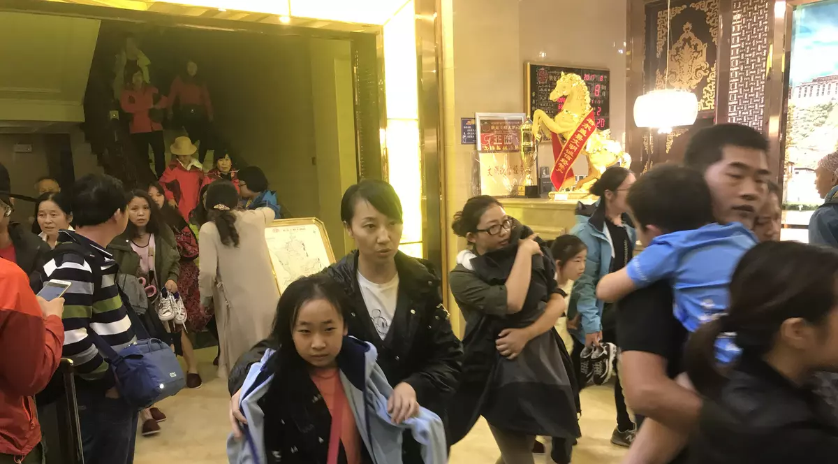 UPDATE | Cutremur puternic într-o zonă turistică din China. Autoritățile se tem că 100 de oameni au murit