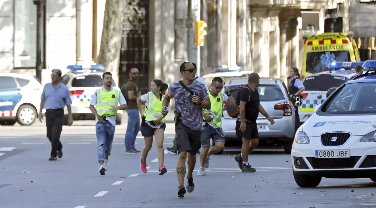 Teroare în Barcelona | Autorul atacului este în continuare căutat de polițiști. Bilanțul atentatului: 14 morți și 130 de răniți