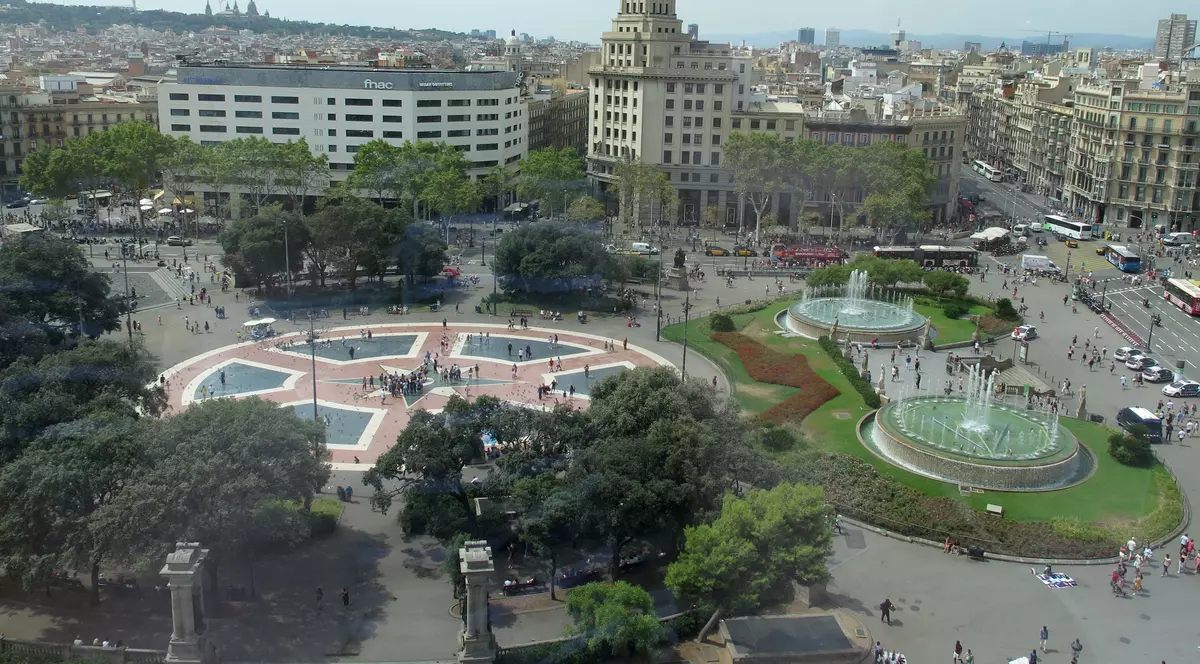VIDEO | O nouă alertă în Barcelona! Placa Catalunya a fost evacuată din cauza unui pachet suspect