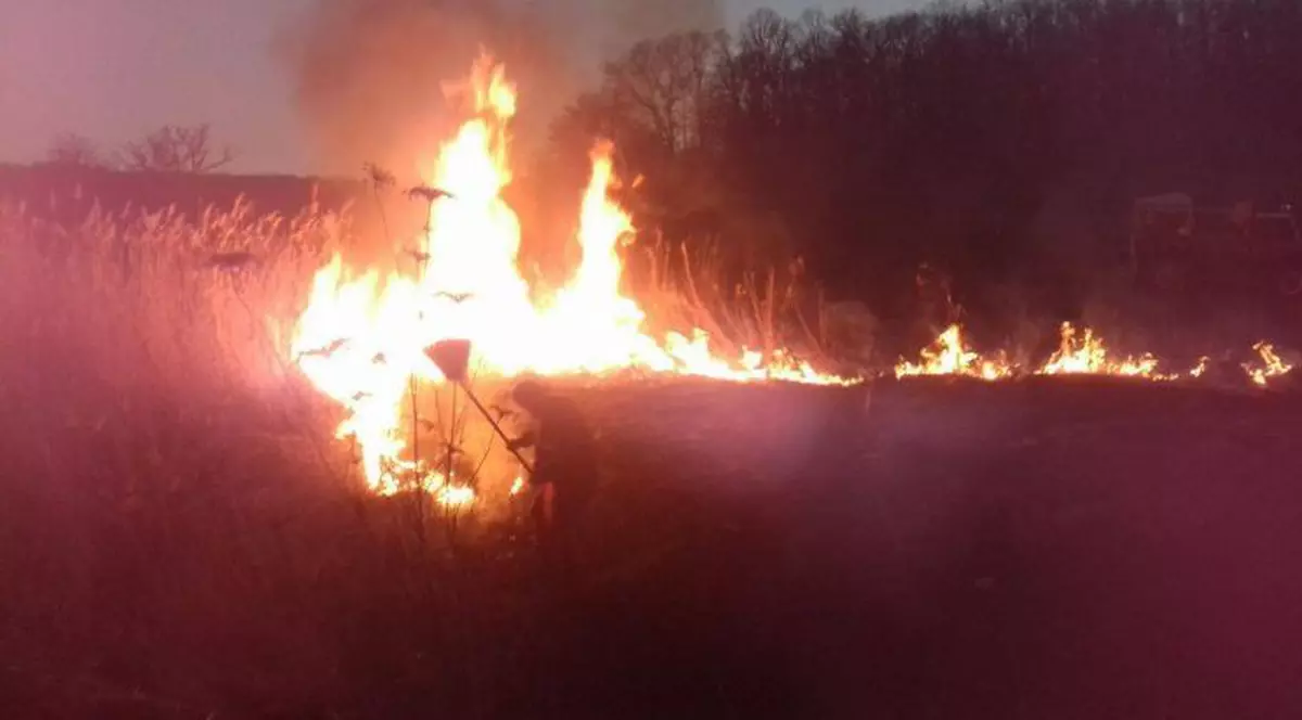 incendiu cu fum toxic la o fostă groapă de gunoi