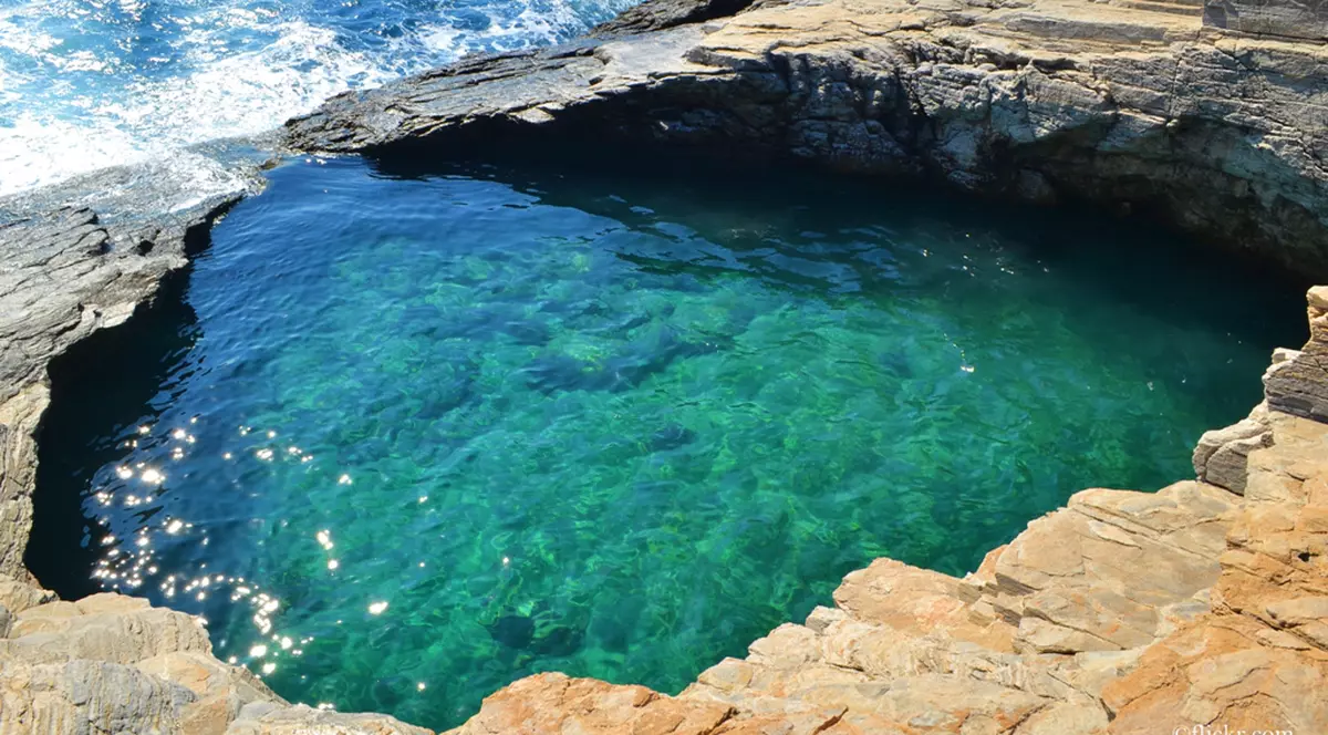 (P) 3 simboluri ale insulei Thassos