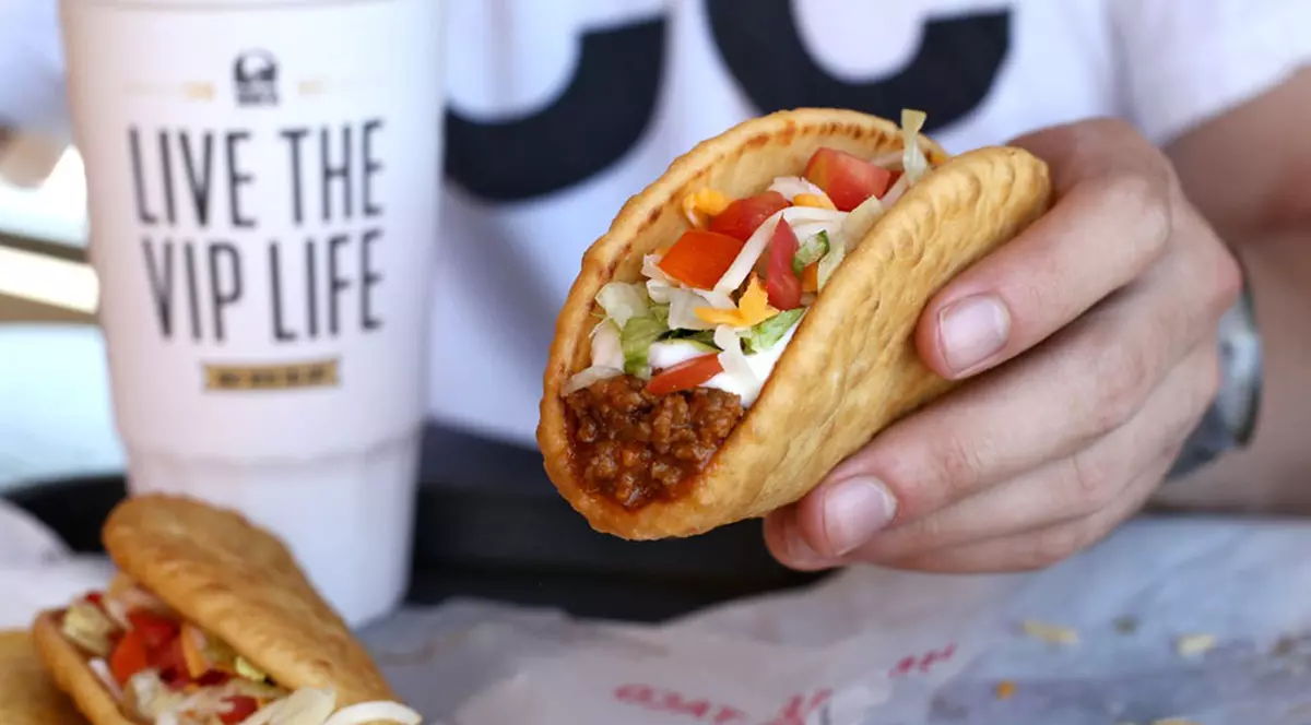 Taco Bell deschide primul restaurant din România. Acesta se găsește în mall-ul Bpneasa Shopping City. Mâncare mexicană