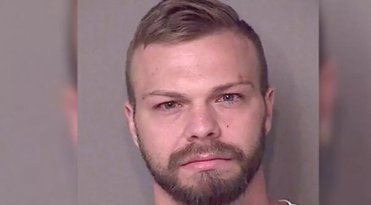 Un șofer beat a lovit 17 mașini în încercarea de a-și parca vehiculul