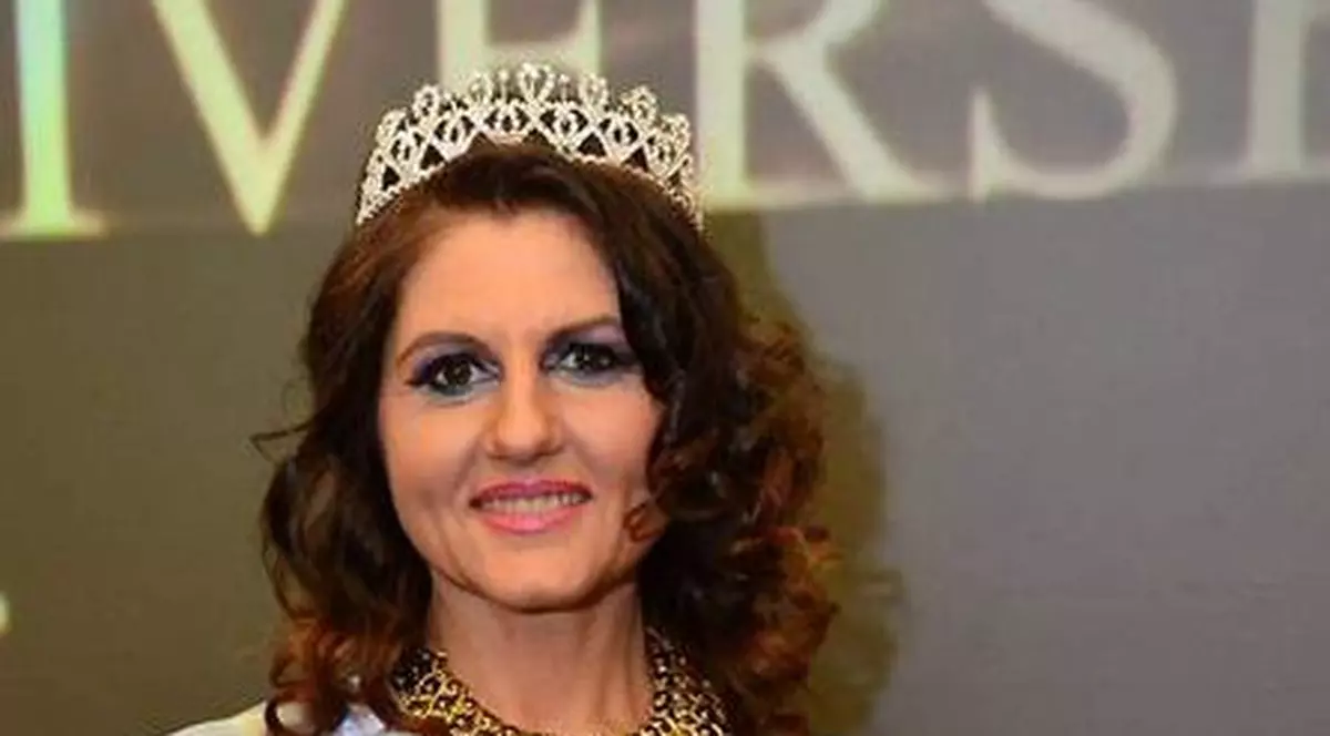 Așa arată cea mai sexy bunicuță din Europa și, surpriză, vorbește românește! Lenuța Burghilă e Miss Grandma Star Universe