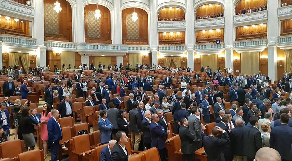 UPDATE. Fostul ofițer SRI Daniel Dragomir, audiat în comisia SRI; Manda: A prezentat probe privind mandate de ascultare