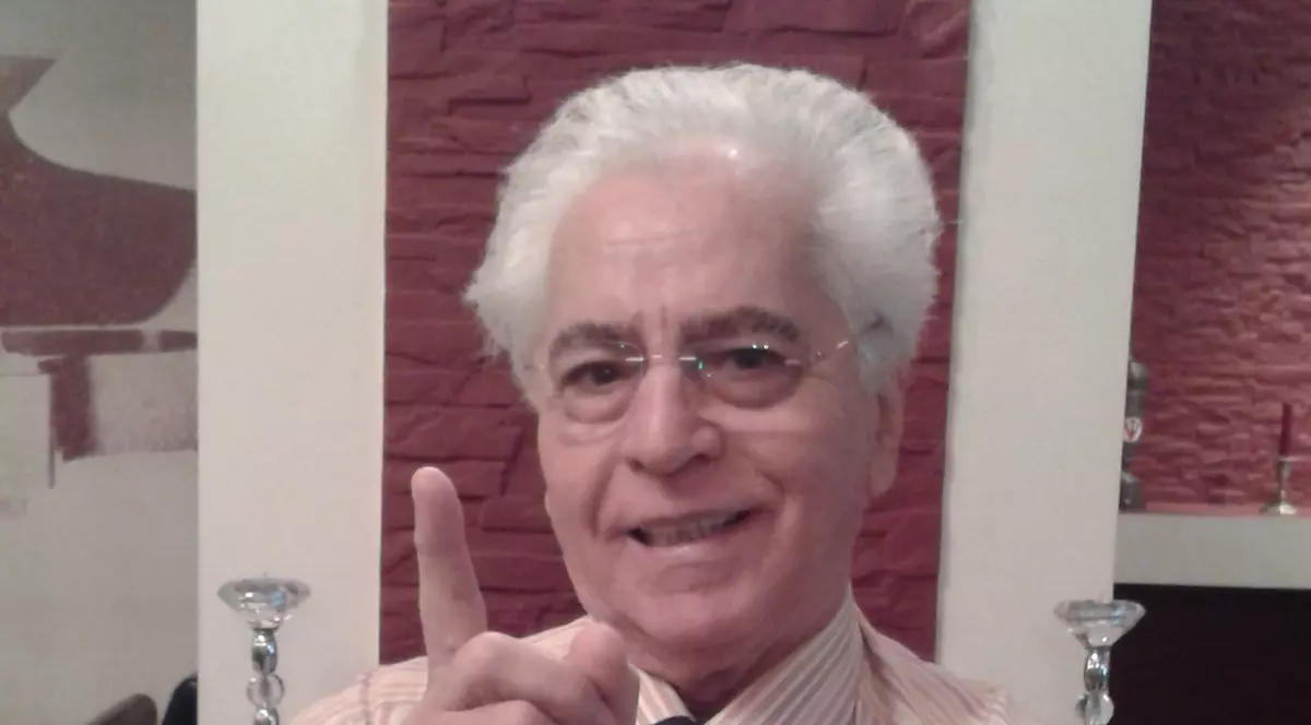 Ion Lăceanu e neobosit pe scenă. Cântă seară de seară, la 81 de ani! ”Fac meseria pe care o iubesc și care mă ține în viață”