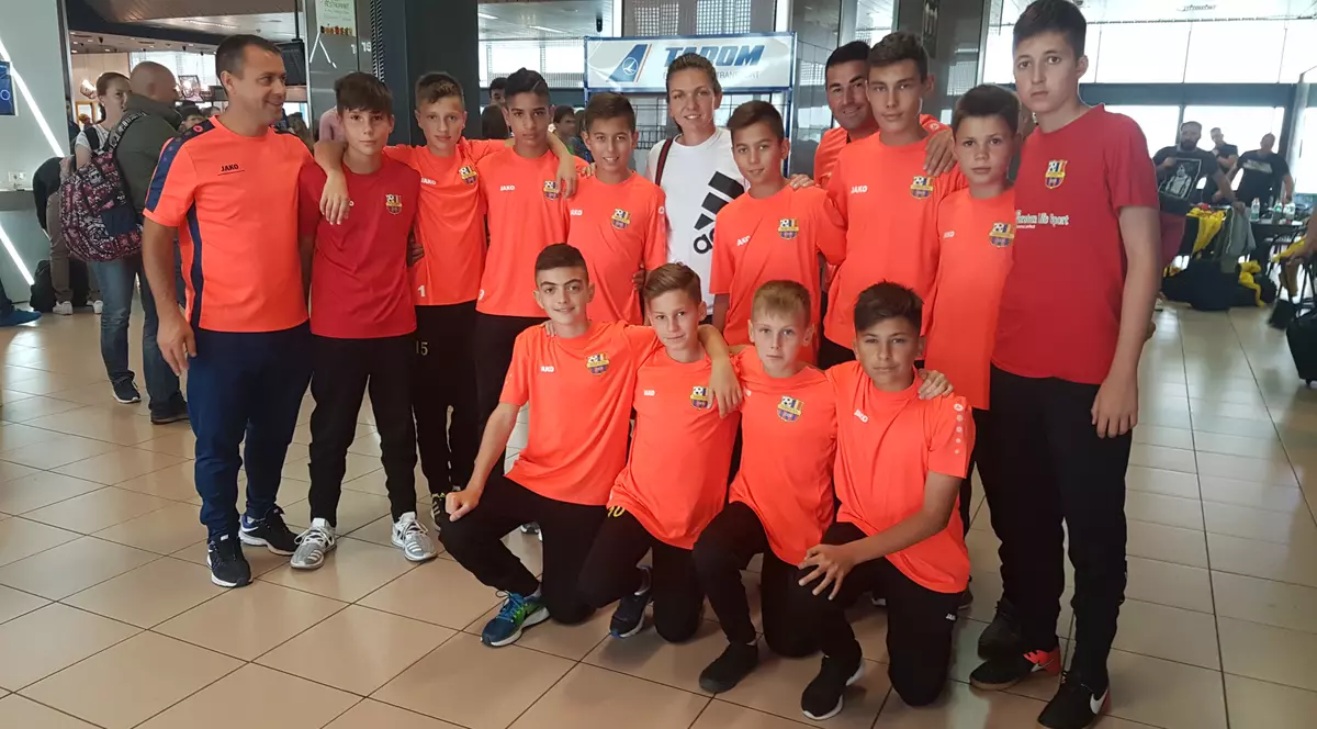 Simona Halep s-a întâlnit cu puștii de la Luceafărul. Copiii au plecat la New York / GALERIE FOTO