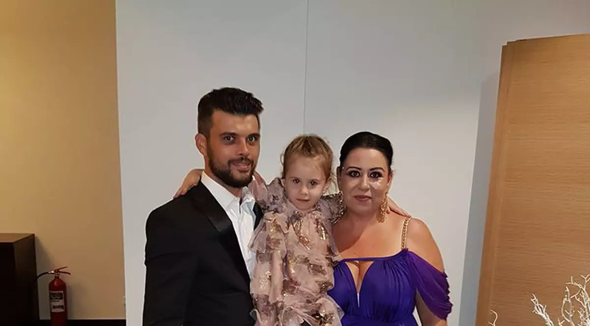Oana Roman a purtat cea mai sexy rochie la eveniment. Detaliul pe care fanii l-au observat imediat. “Nu se potrivesc deloc”
