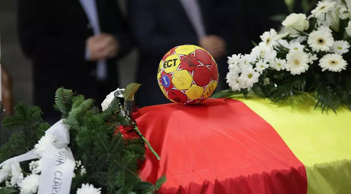 Lascăr Pană a fost înmormântat miercuri, la Baia Mare. Ultimele aplauze pentru legendarul antrenor de la HC Minaur