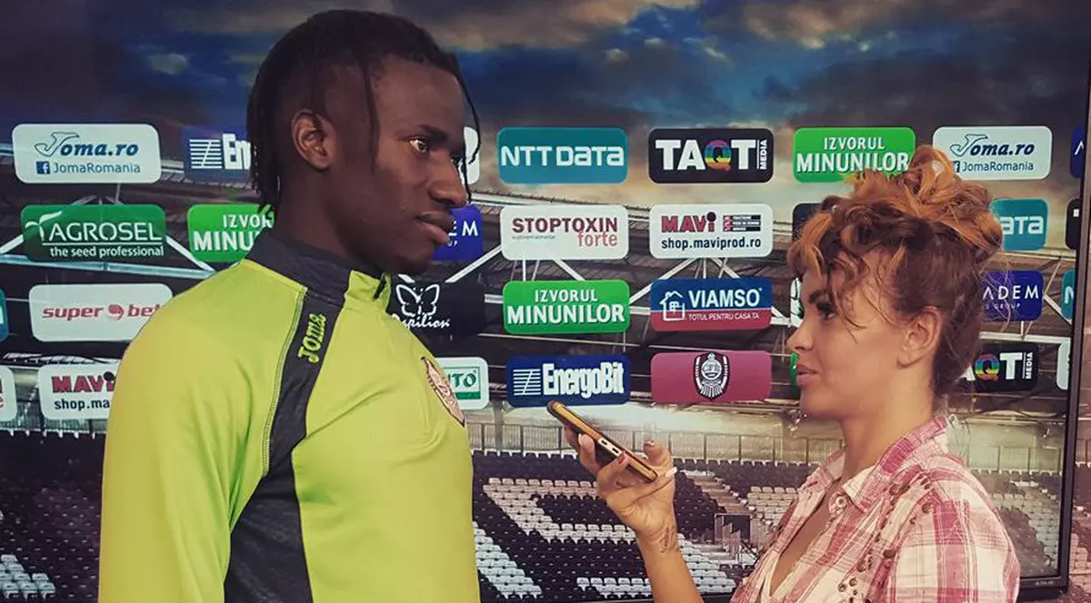 Cine este Ibrahima Balde. Aici, fotbalistul este interviat de reporterul Libertatea