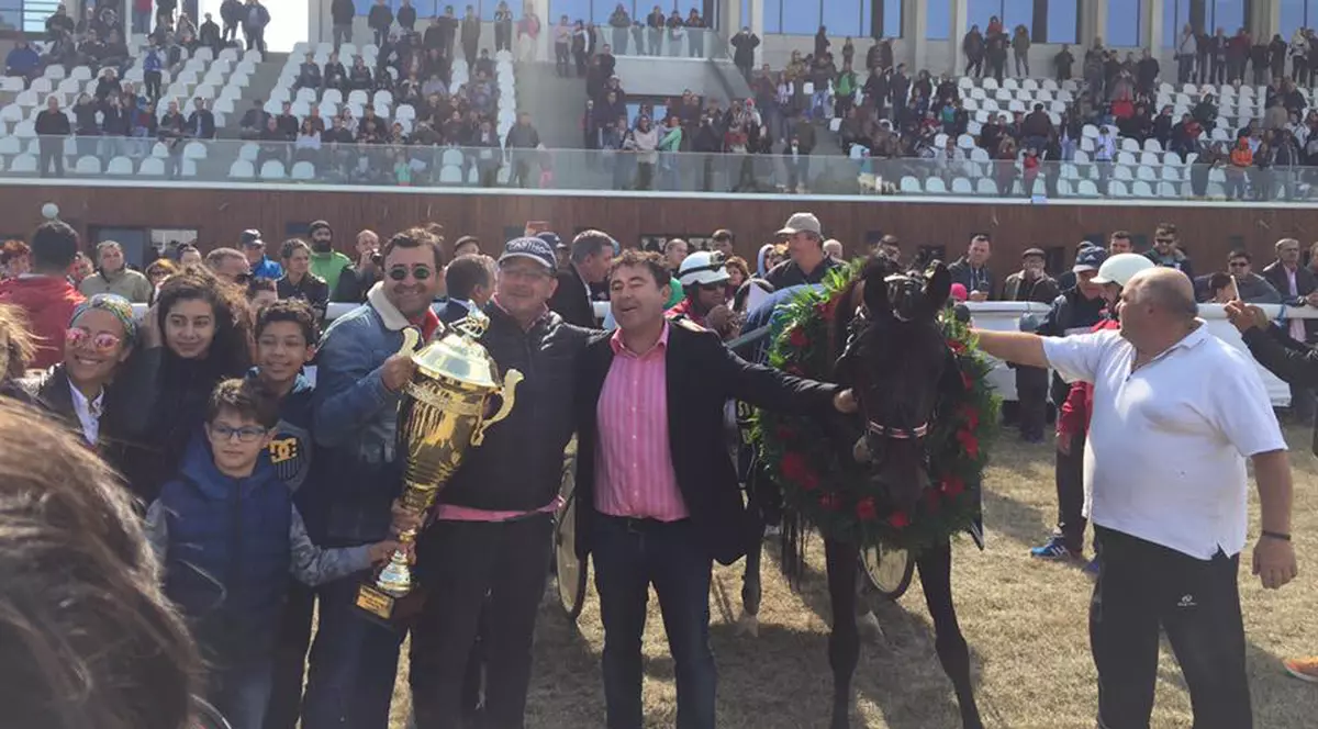 Derby-ul de Trap al României 2017 de la Ploiești a fost câștigat de Star Nobel, driver Gheorghe Vasile. Premii de 44.000 de lei, 2.000 de oameni în tribune / FOTO&VIDEO