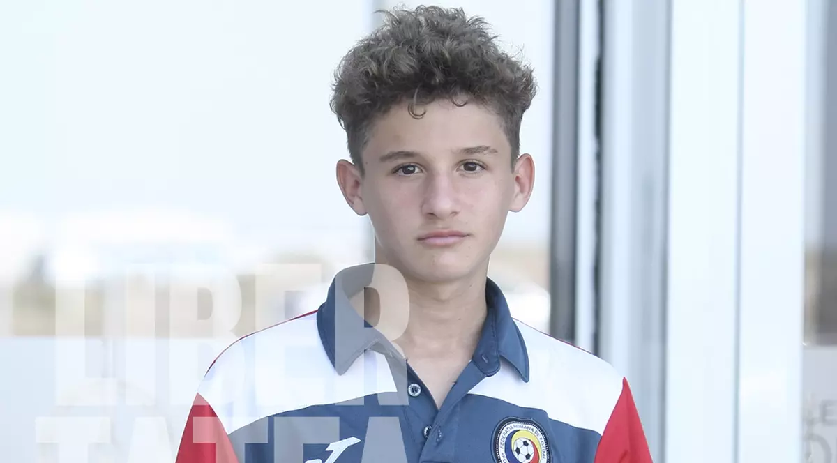 REPORTAJ EXCLUSIV / Nicolas, prima zi la echipa națională a României. Adus cu o mașină de lux, fiul lui Gică Popescu a îmbrăcat tricoul ”Baciului” și a jucat un biliard | VIDEO