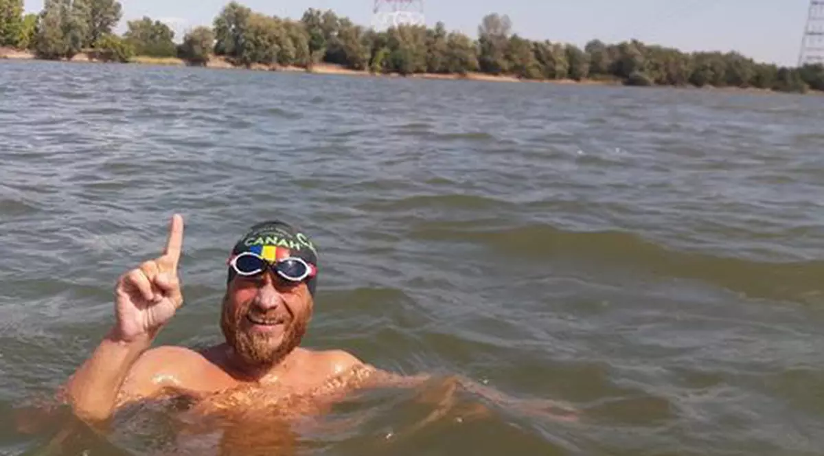 Un mecanic auto i-a reparat gratuit mașina lui Avram Iancu. Înotătorul Avram Iancu, în Dunăre