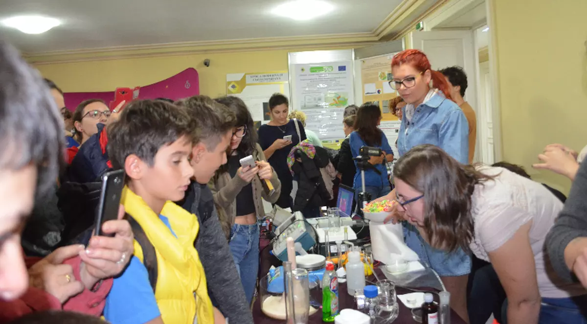 Dezbateri despre vibrația clădirilor la cutremur, în Muzeul de Geologie