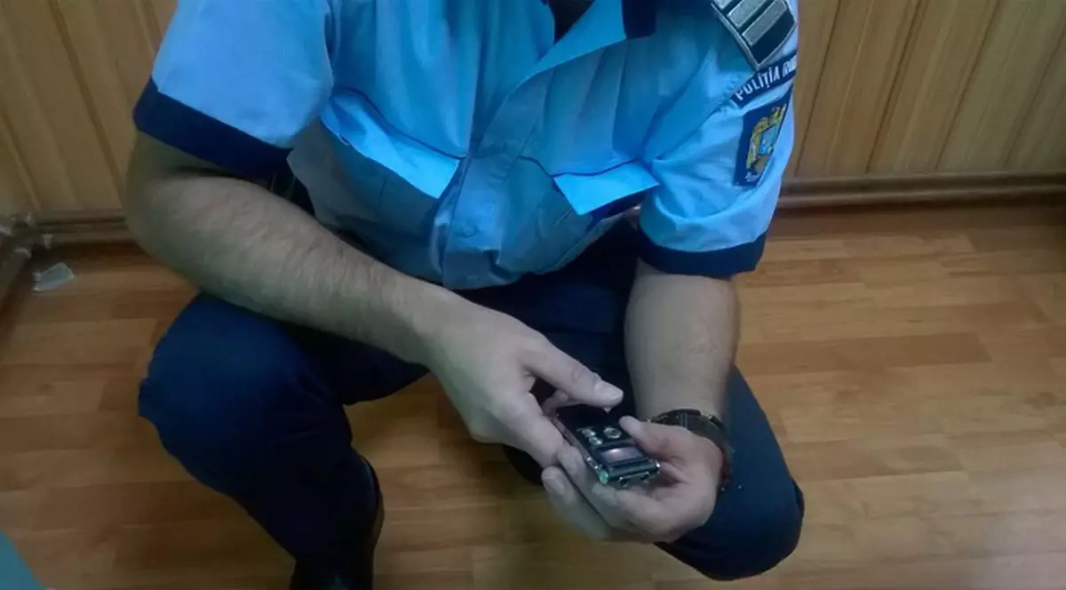 Microfoane, găsite în birourile Primăriei din Dumbrava