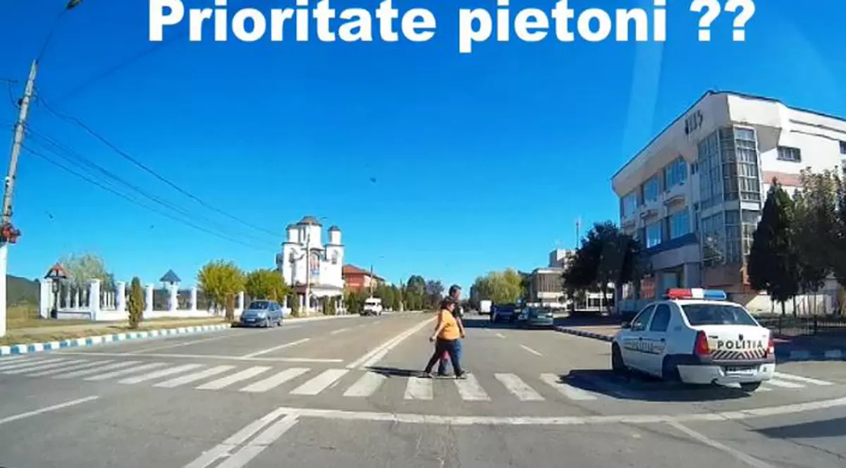 Polițiști care încalcă regulile de circulație în Rovinari, Gorj