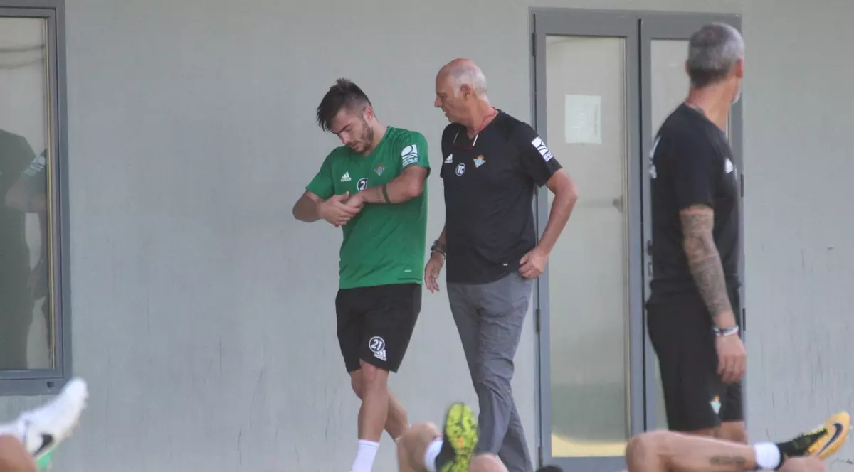 Internaționalul Alin Toșca și-a fracturat un deget de la mână și ratează duelul cu Florin Andone