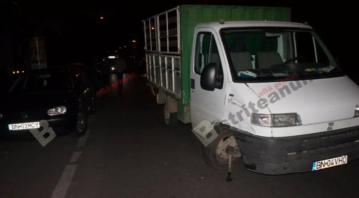 Beat fiind și fără permis a lovit patru mașini