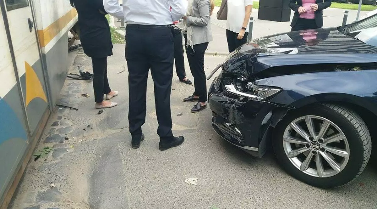 Accident între un tramvai și o mașină, în Pipera, pe 19 septembrie
