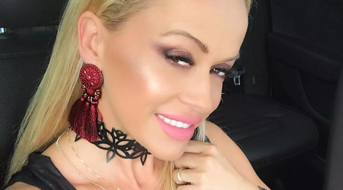 Anda Adam și-a scos sânii la înaintare. Reacțiile năucitoare ale celor care au văzut-o