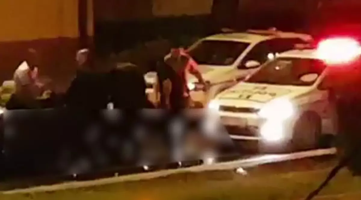 Polițiștii și jandarmii au reținut folosind forța
