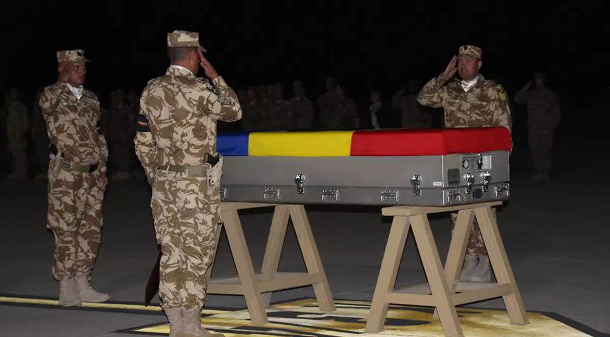 Trupul militarului buzoian Mădălin Stoica, mort în atacul cu maşină capcană, în Afganistan, va fi repatriat luni