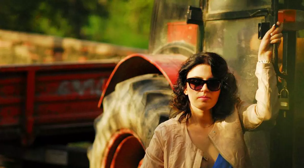 Fata ministrului Daea le-a cerut bani colegilor ca să meargă în vacanță