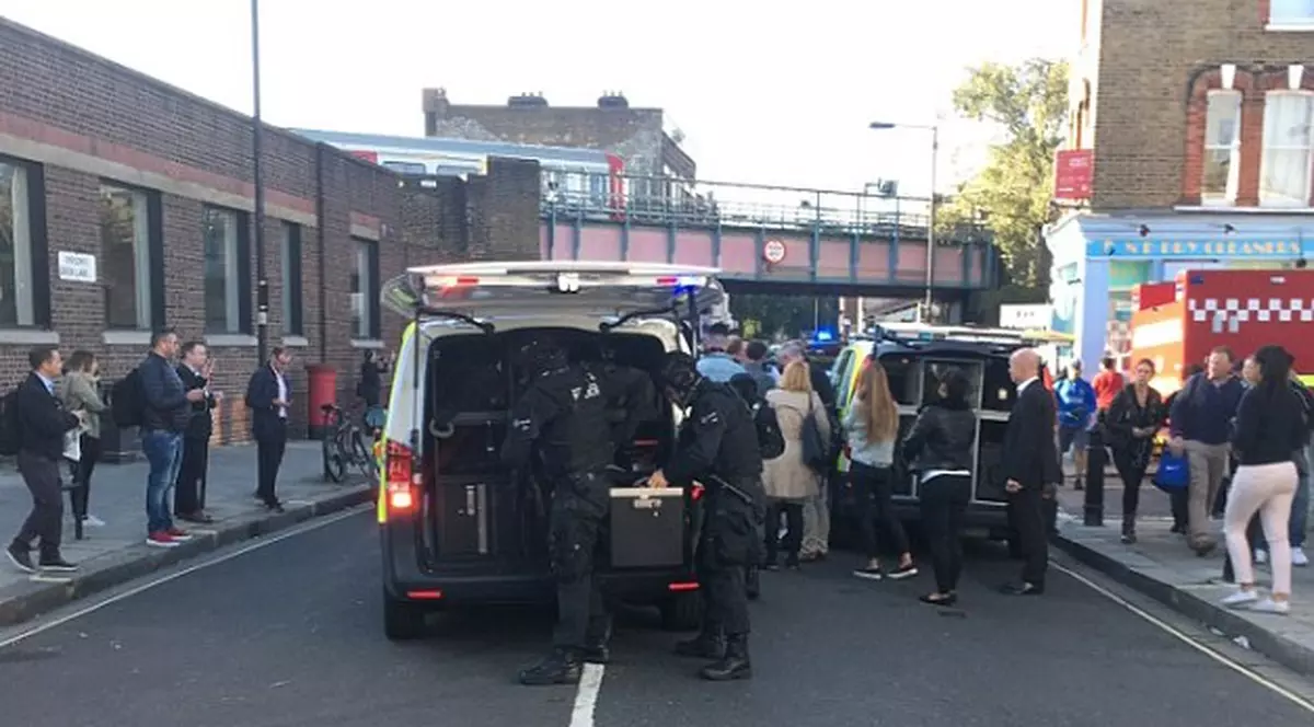 VIDEO | ISIS a revendicat atacul de la metroul din Londra. Bomba artizanală a explodat parțial