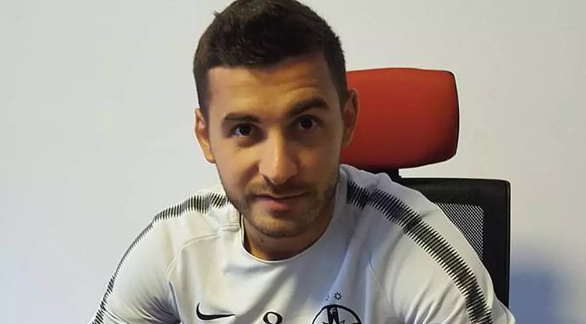 De ziua lui, ”fecesebistul” Lucian Filip a semnat un nou contract