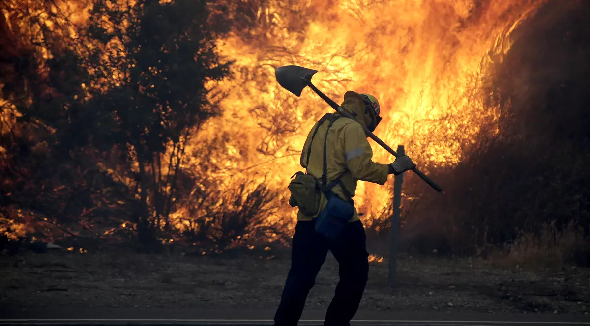 Incendiu puternic în estul Franței. Cinci oameni au murit, după ce o locuință a luat foc
