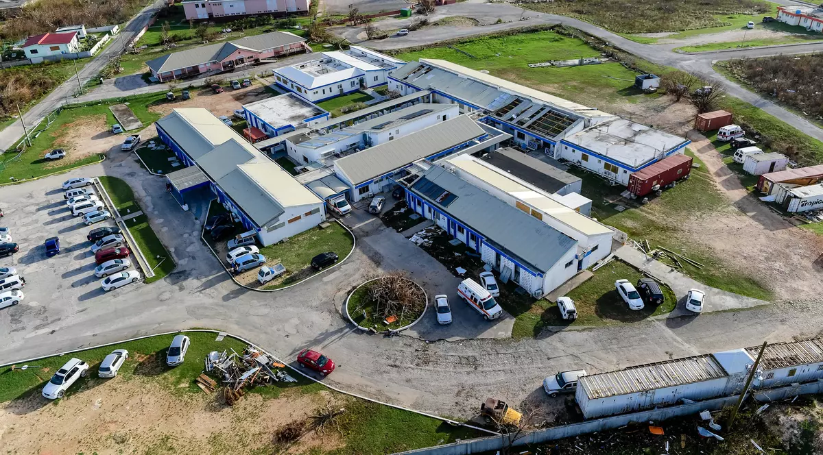 Peste 100 de prizonieri au evadat în timpul uraganului Irma