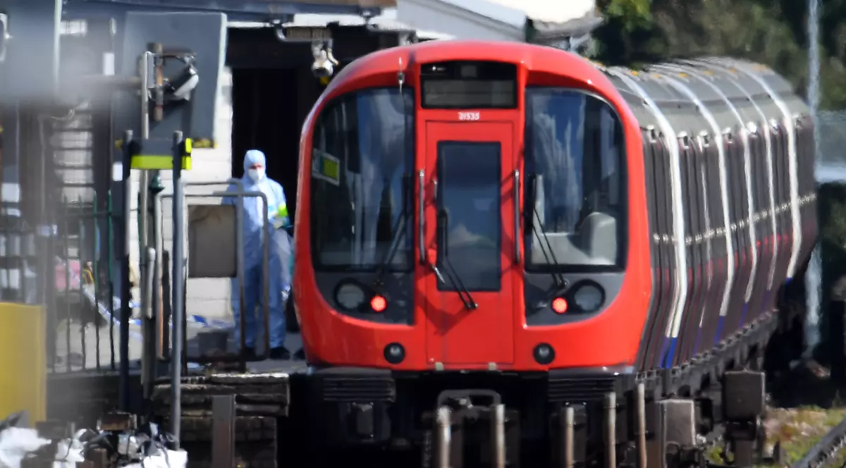 Atentat la metroul londonez | Bomba artizanală ar fi putut să ucidă zeci de oameni, dacă ar fi explodat în totalitate